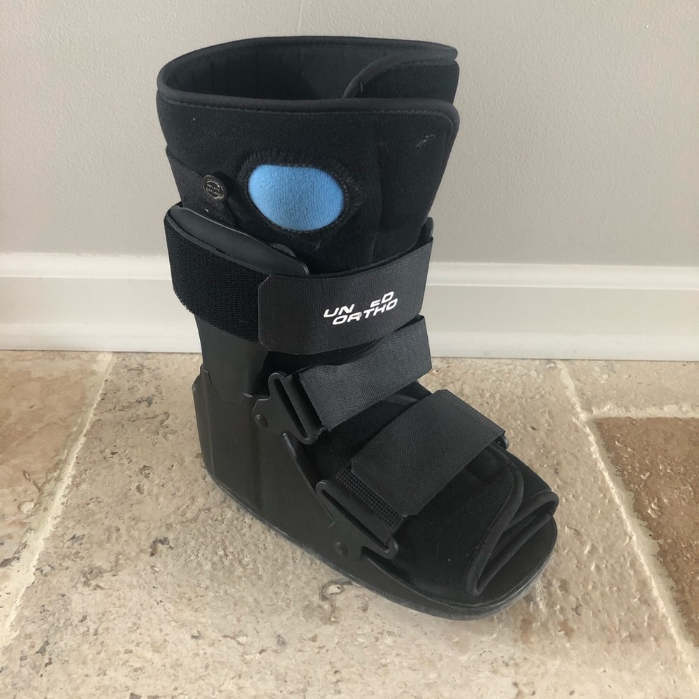 UNITED ORTHO SHORT WALKING BOOT